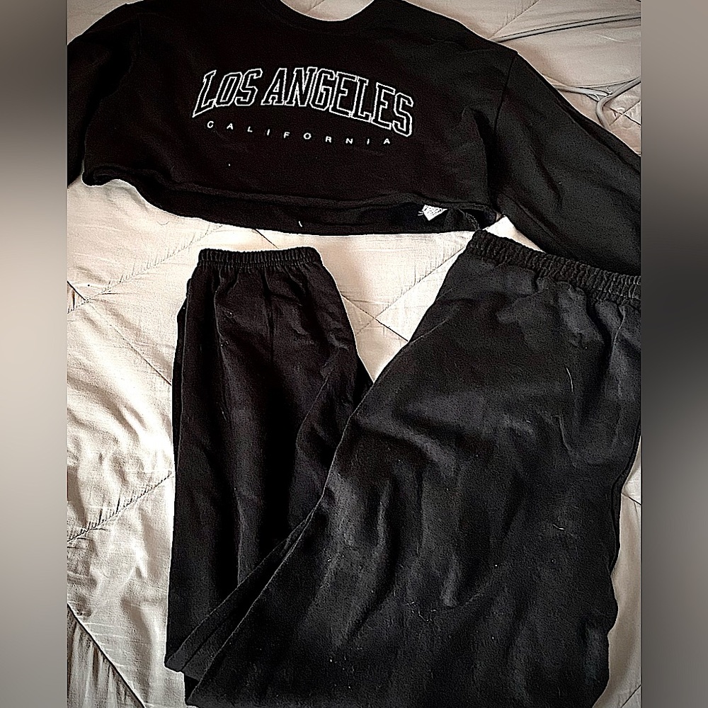 Crop top sweatshirt and sweat pants set